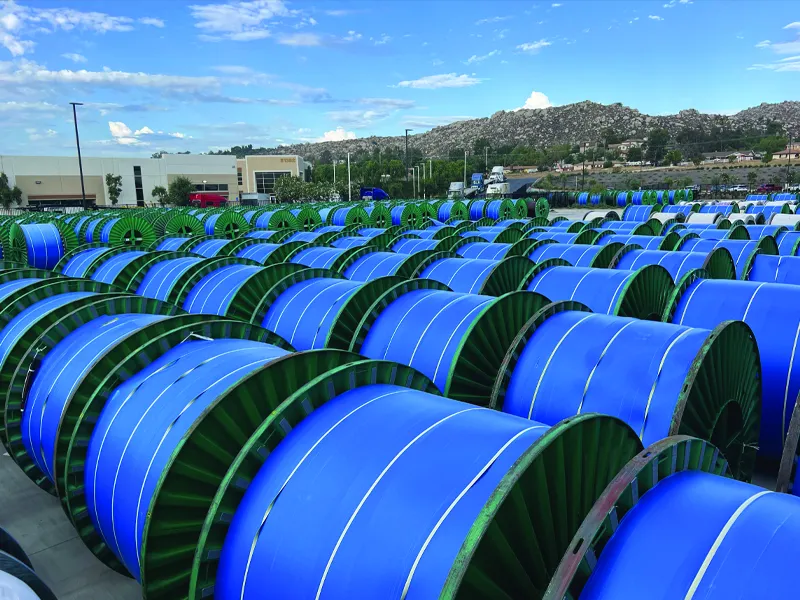 Perbedaan kabel listrik tegangan menengah dan tegangan rendah.